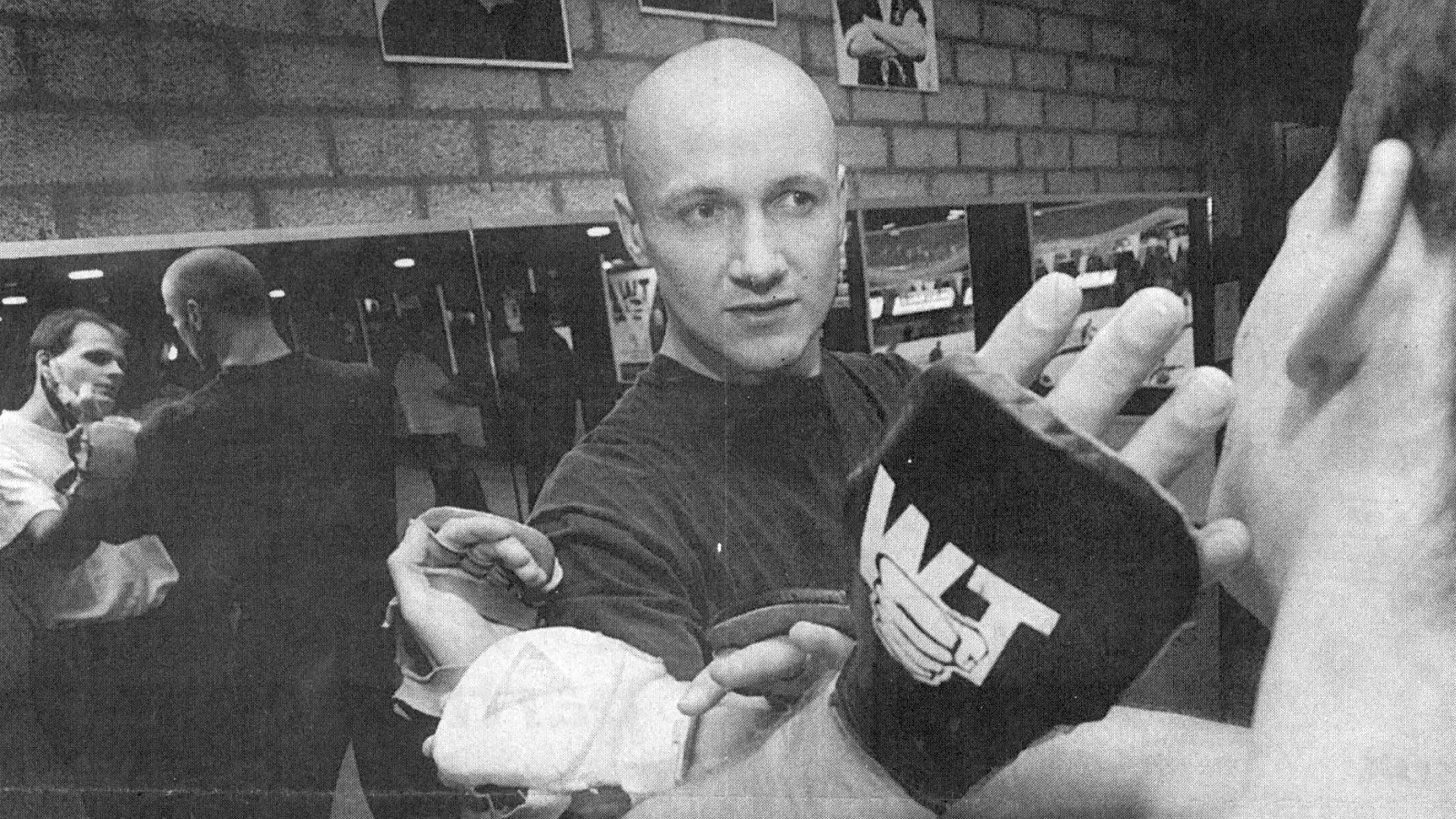 25 October 1997, De Twentsche Courant Tubantia photo Enschede and Hengelo - Wing Tsun, every attacker's nightmare
